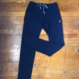 FIGS XST Yola skinny scrub pant in Navy!